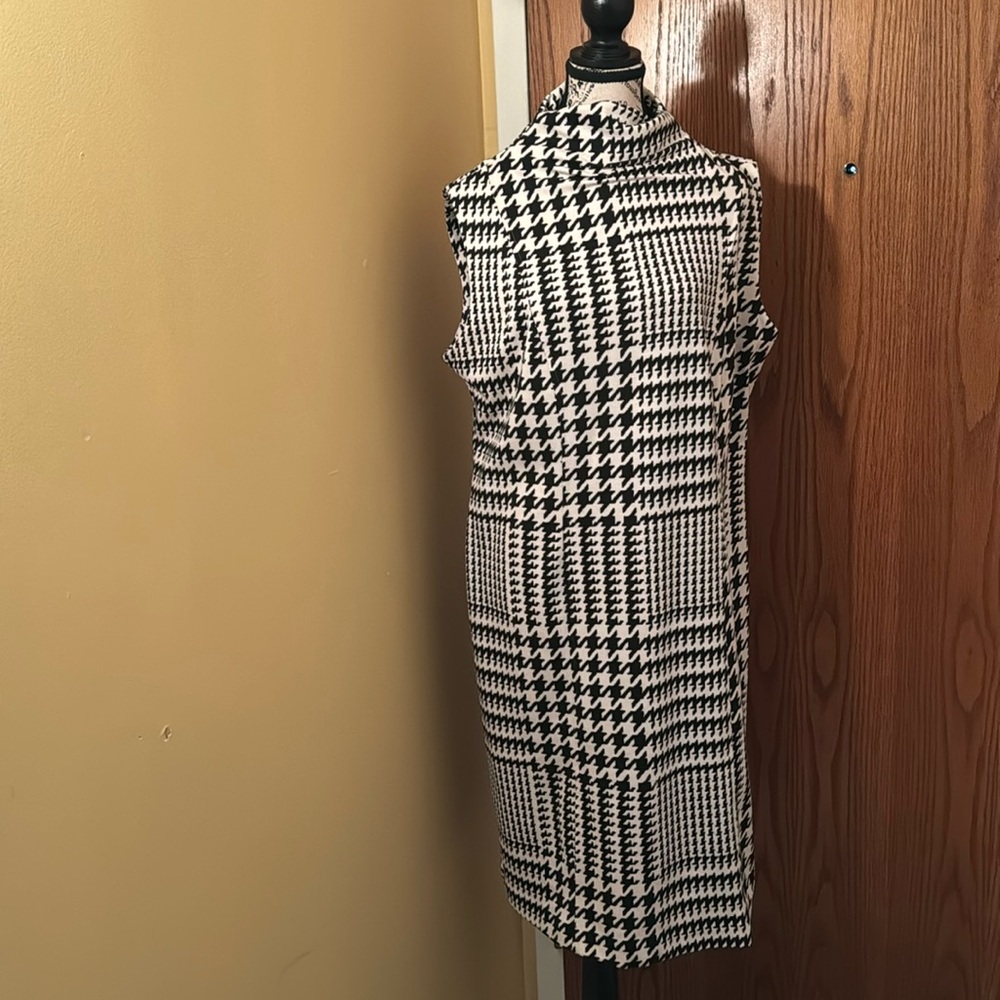 Black & white houndstooth plus size mock neck dress